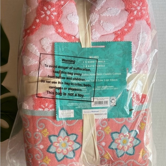 The Pioneer Woman 4 Piece Cotton Bath Towel Set, Coral Bell Orange - Picture 4 of 10